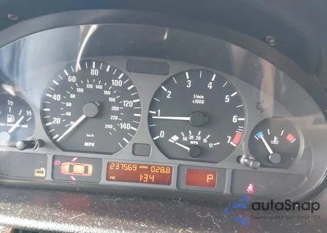 2005 BMW 325Xi из США, поврежденный, VIN WBAEU33405PR20538